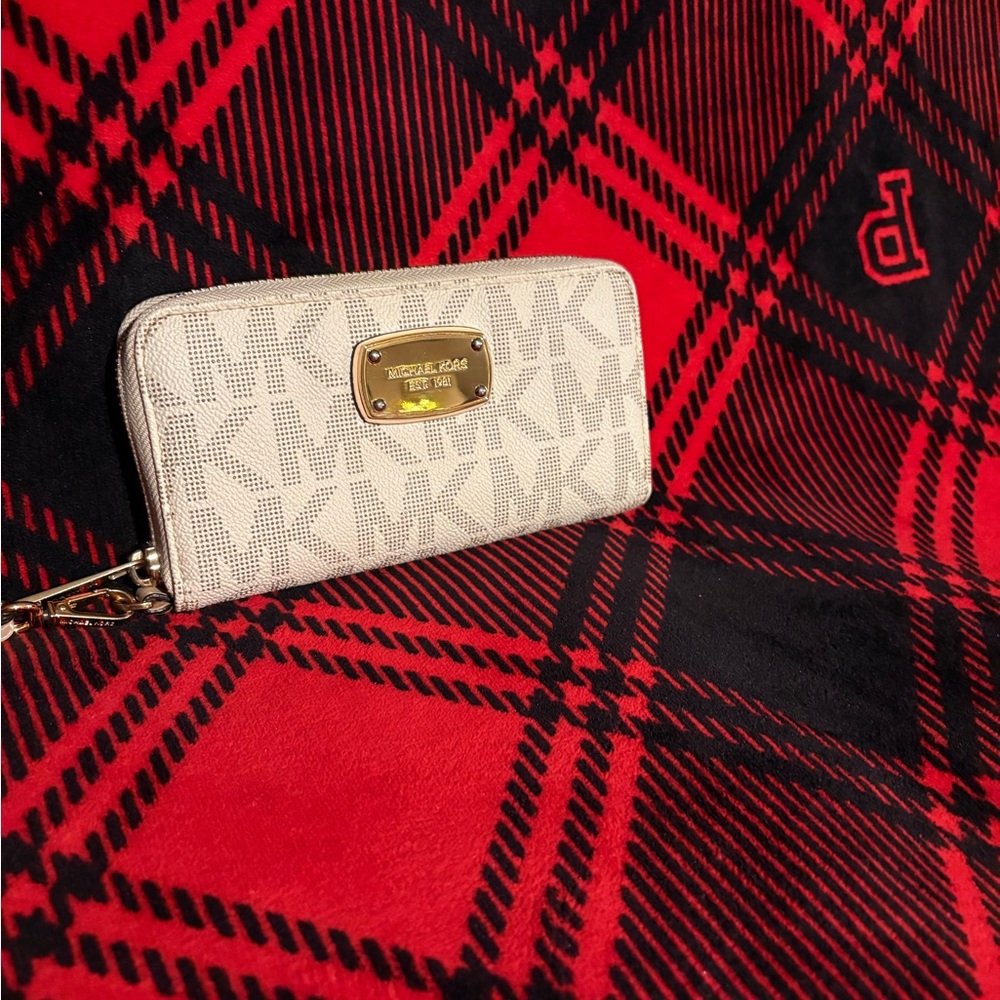 Michael Kors Cream and Gold Logo Wallet